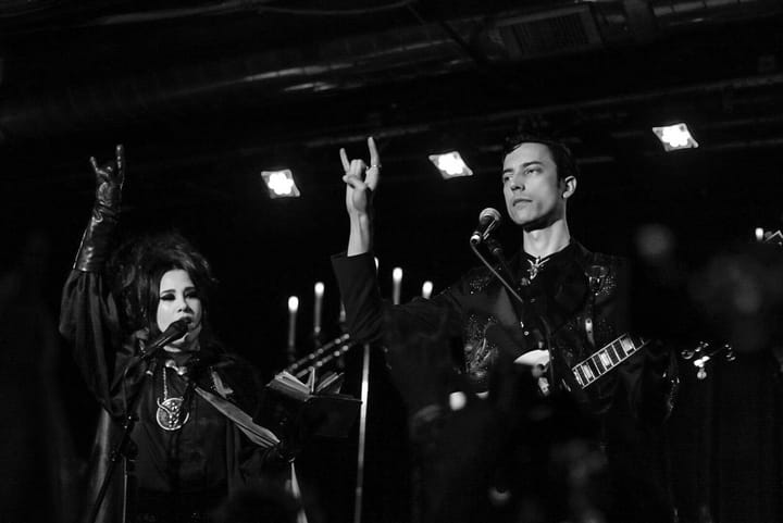 Twin Temple: A Spellbinding Performance